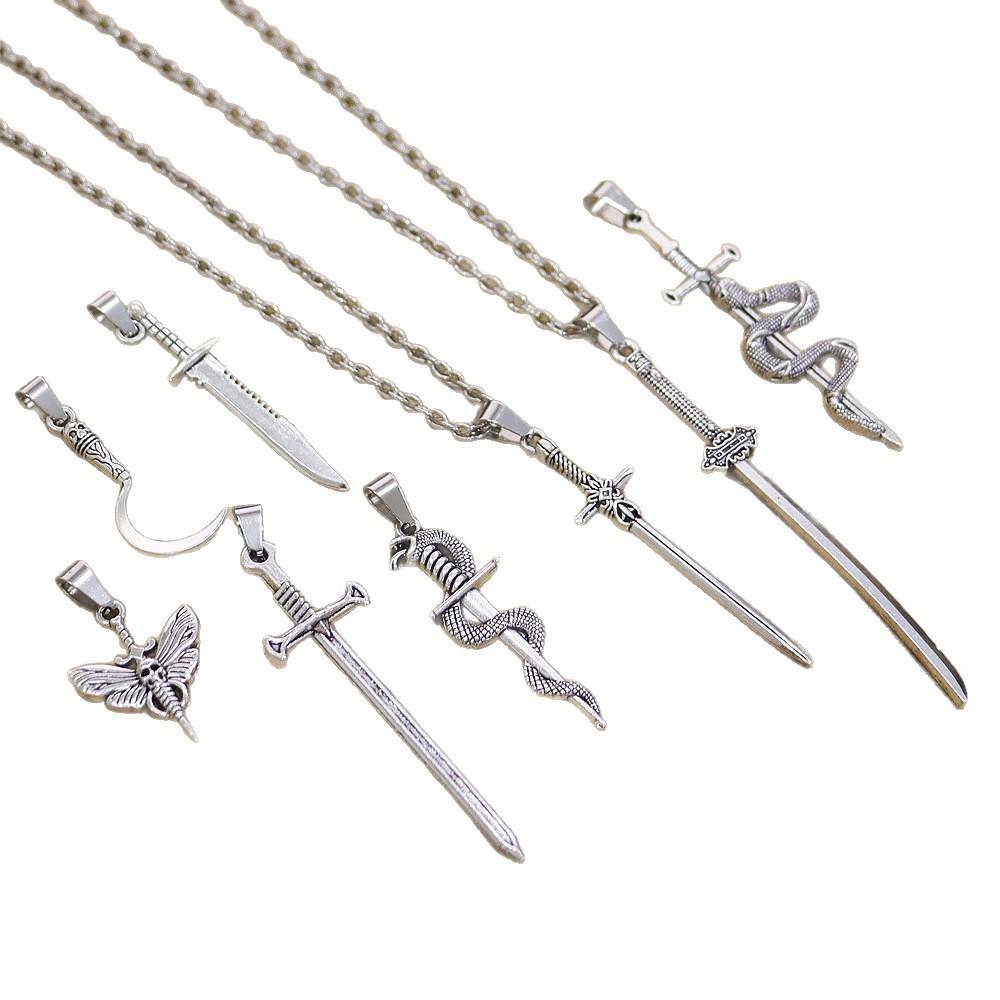 Collier Pendentif Épée et Serpent en Alliage Sombre Gothique pour Hommes et Femmes