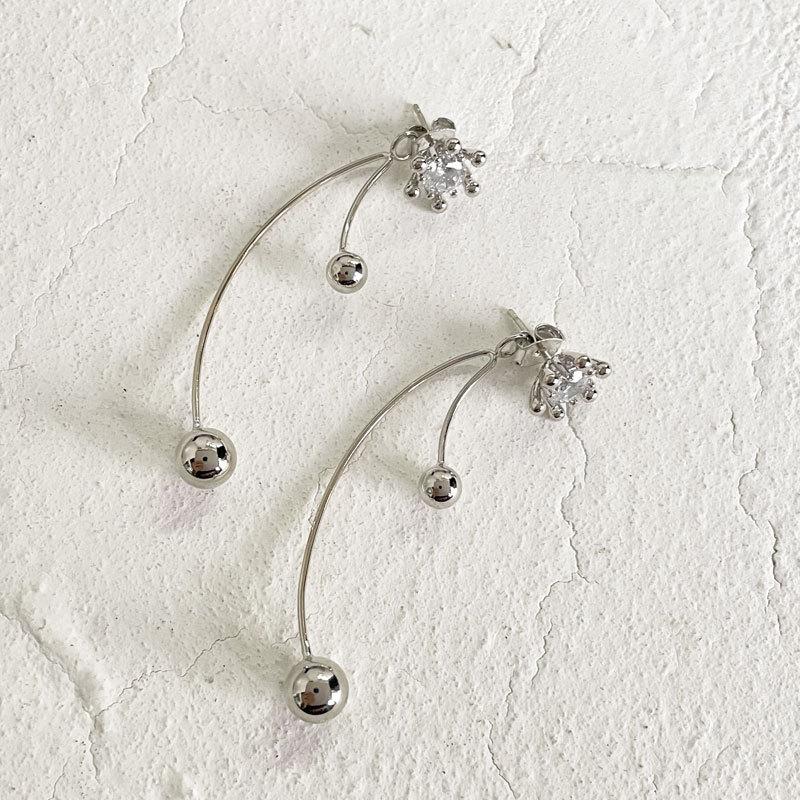 

Серьги из циркония женские серьги индивидуальность нишевый дизайн чувство преувеличенные серьги темперамент простые длинные серьги-гвоздики