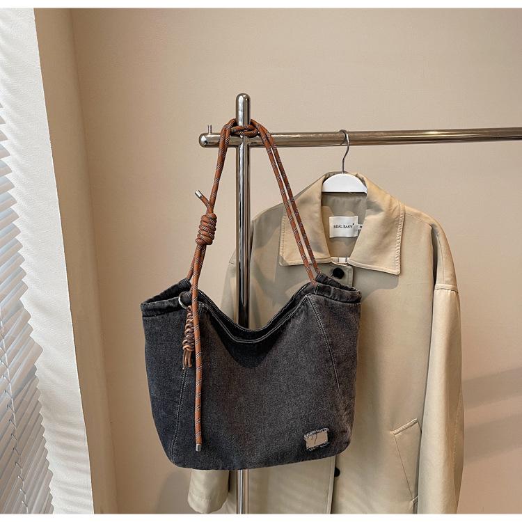 Γυναικεία Τσάντα Crossbody Tote από Τζιν Μεγάλης Χωρητικότητας – Μοντέρνα, Ευέλικτη, Απλό Σχέδιο