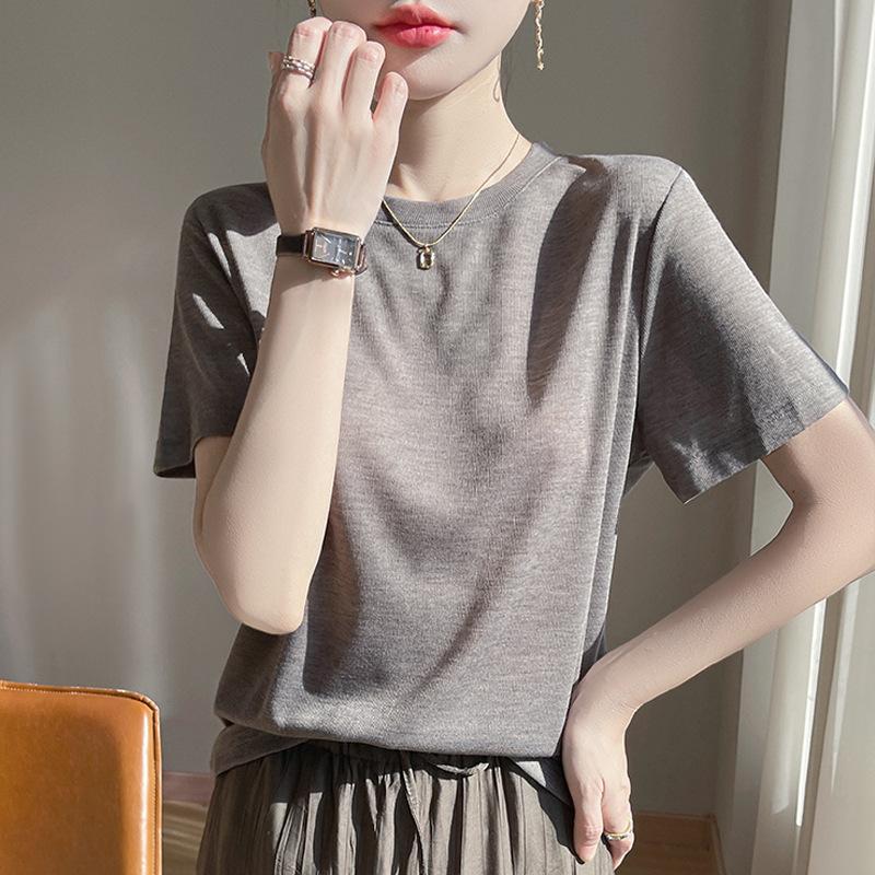 A New Summer Style Loose Round-neck T-shirt with A Base Layer and Short-sleeved Top