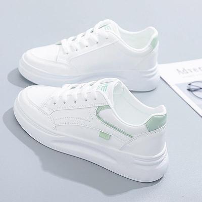 Weiße Sneakers mit dicker Sohle für Damen im Frühjahr 2024, perfekt für Sport und Freizeit