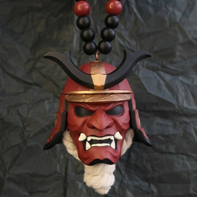 1ks Autopříslušenství Strašidelný Závěsný Přívěsek Pryskyřice Japonský Samurajský Amulet Zpětné Zrcátko Helma Kabuto Auto Ozdoba