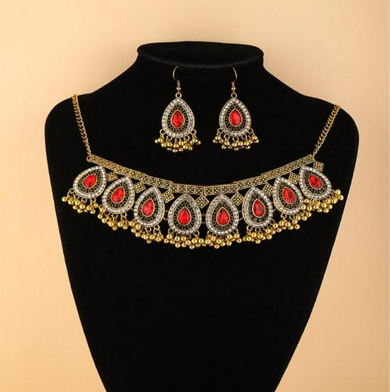Elegant European Retro Gemstone Necklace & Earrings Set
