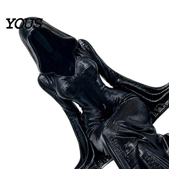 Non-fall Figurine Black Robe Girl Ornament, Gothic Dark Style Figurine, Durable PLA Material Ornament Halloween Sitter Sculpture, for E-sports