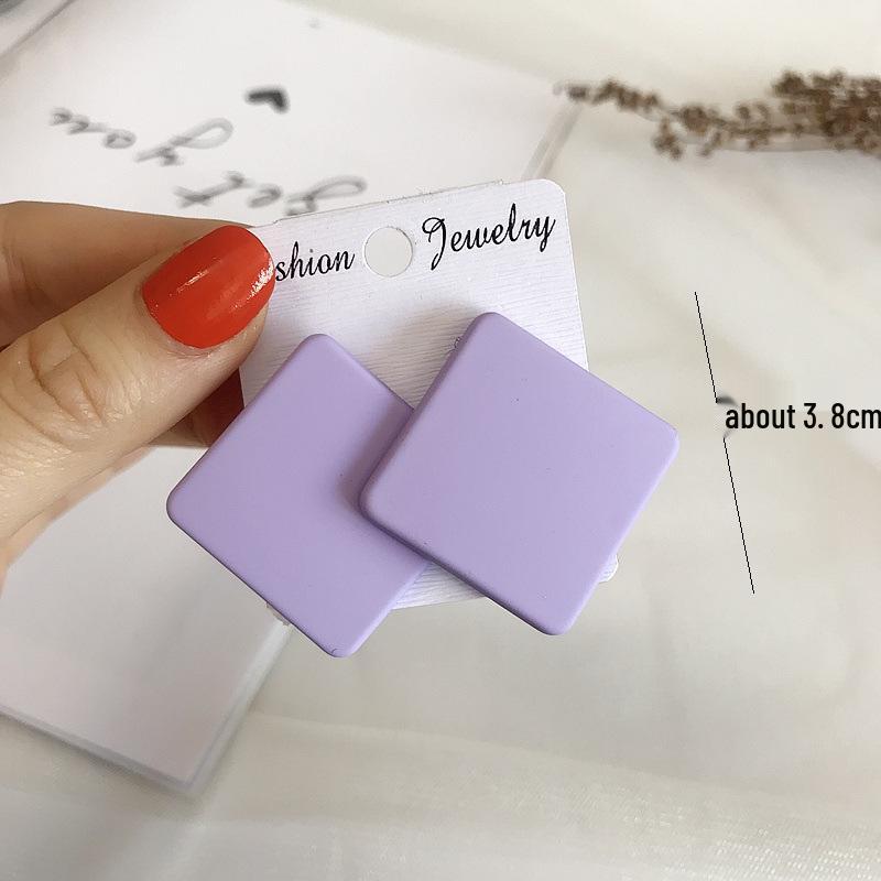 Trendy geometrické matné akrylové náušnice v barvách bonbónů