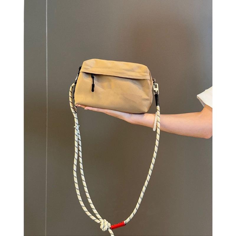 

Nylon messenger bag women s lightweight small bag camera bag spring and summer new casual versatile travel single A
