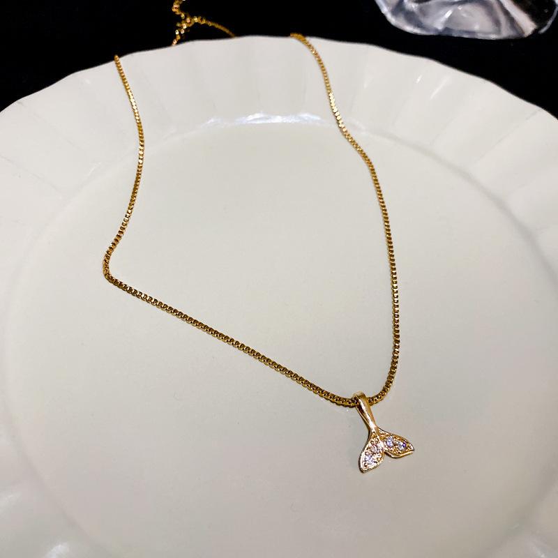 

Korean Zircon Bowknot Heart Pendant Necklace - Elegant Geometric Clavicle Chain for Women