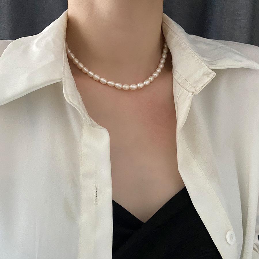 2023 Summer Luxury Freshwater Pearl Clavicle Necklace for Women: Baroque Sweet, Cool Style