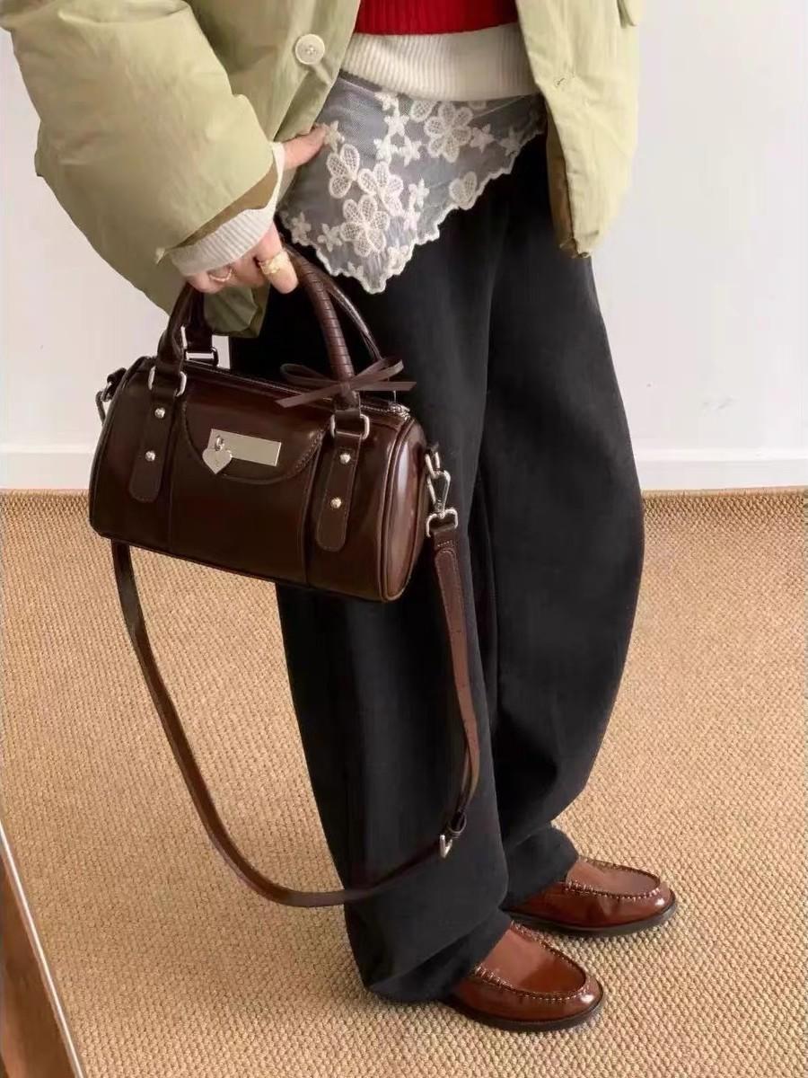 

Новая нишевая текстурная сумка-боулинг, милая и крутая, с бантом, портативная сумка-мессенджер коричневый