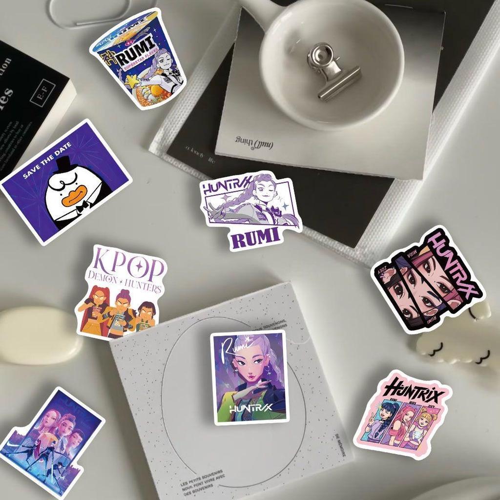 60 PCS kpop caçadores de demônios Adesivos de Desenho Animado, Adesivos para Garrafa de Água Decalques Impermeáveis Adesivos de Filme Anime para Laptop Diário Skate Guitarra Bagagem