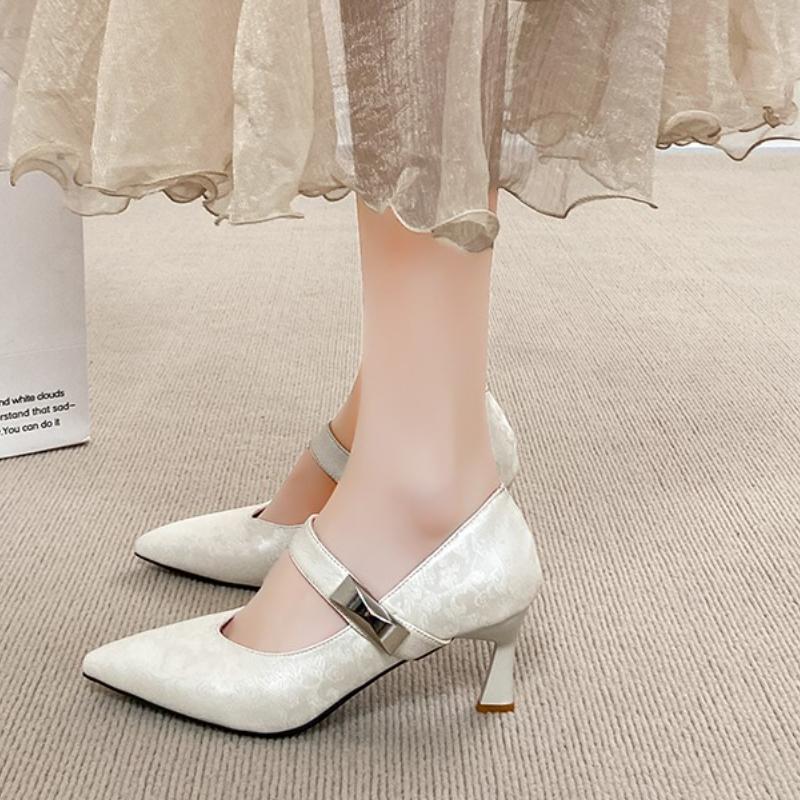 Fashion Temperament Women's Shoes Pointed Shallow Top Single Shoe Fashionable and Versatile Metal Decoration Fine Heel Women's Shoes