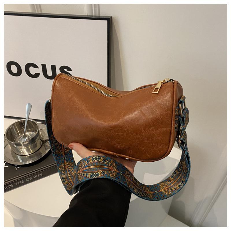 Niche Design Versatile Wide Shoulder Strap Messenger Bag Women's New Retro Fashion Shoulder Pillow Bag