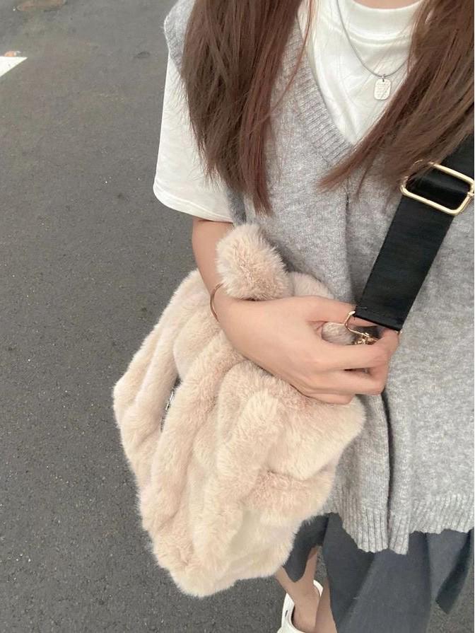 Niche Plush Handbag: Large-Capacity Cute & Fashionable Furry Tote, Versatile Laptop Shoulder/Crossbody Bag for Women