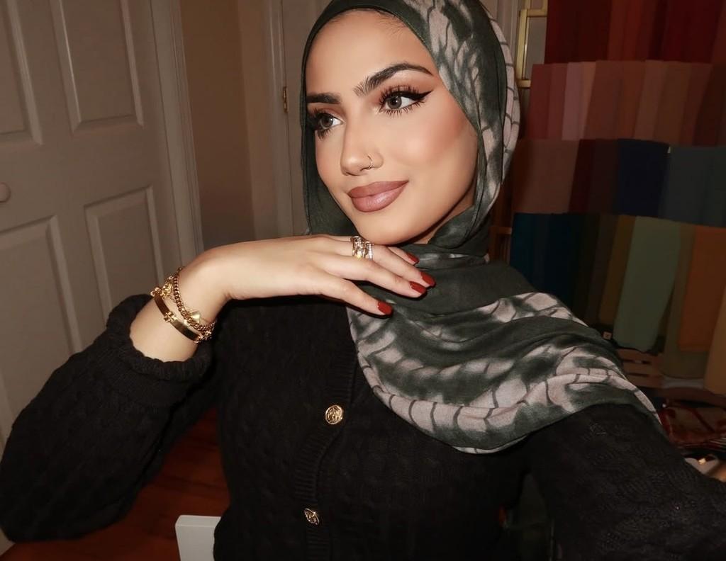 

Vela Woven Polyester Scarf With Sun Protection And Dust Cover For Women темно-зелений колір