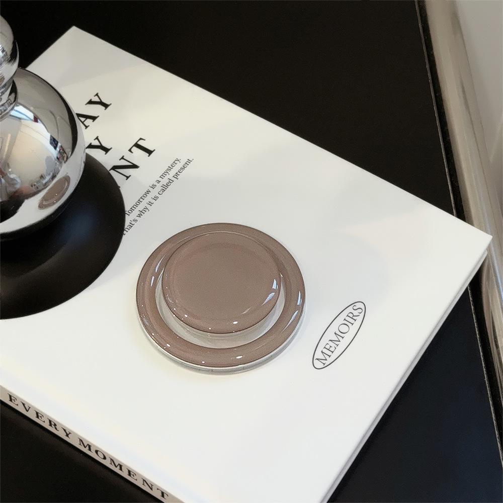 

Простой однотонный магнитный держатель для телефона One size коричневый