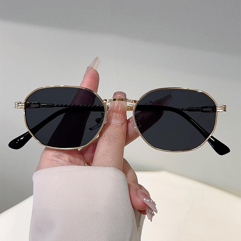 

y2k Luxury Designer Square Sunglasses for Women Men Vintage Metal Punk Sun Glasses Hip Hop Classic Shades UV400 Protection