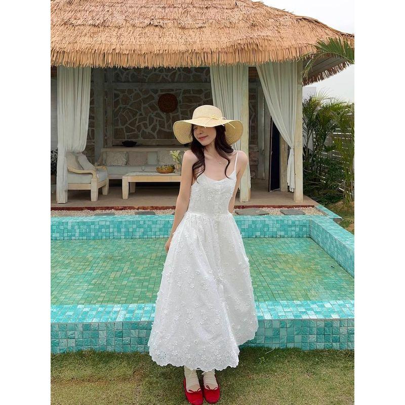 Kumikumi French Style Retro White Sling Dress Women Summer Heavy Industry Embroidery Chic Waist Hugging Slimming Long Dress