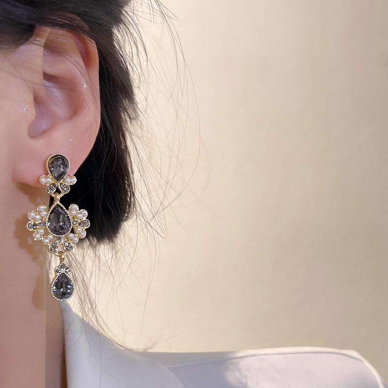 Meier French court retro elegant earrings - sparkling diamond accents, high-end elegance, exquisite dangle earrings