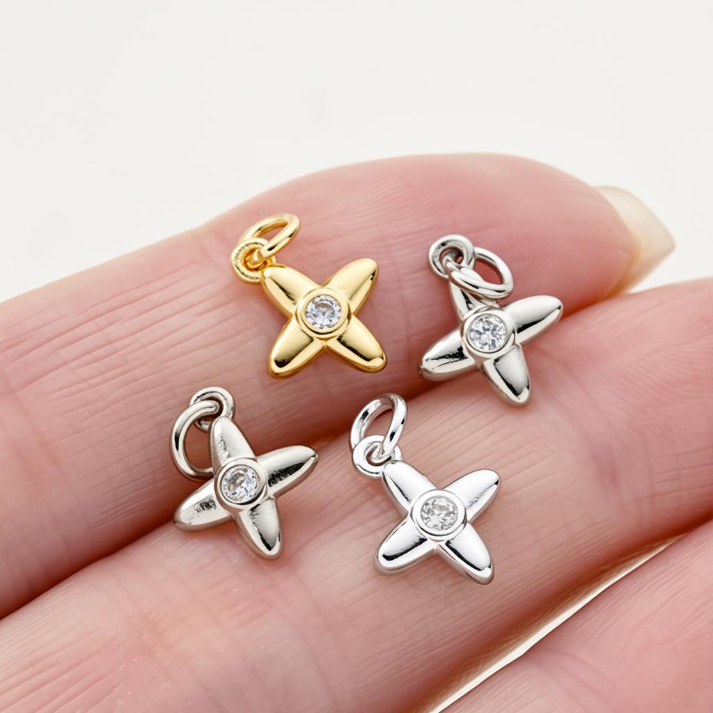 2 Stück 8,5*13mm 14/18K Goldfarbenbeschichtete Kreuz-Stern-Anhänger mit Zirkonia für DIY Armband Halskette Schmuckherstellung Zubehör
