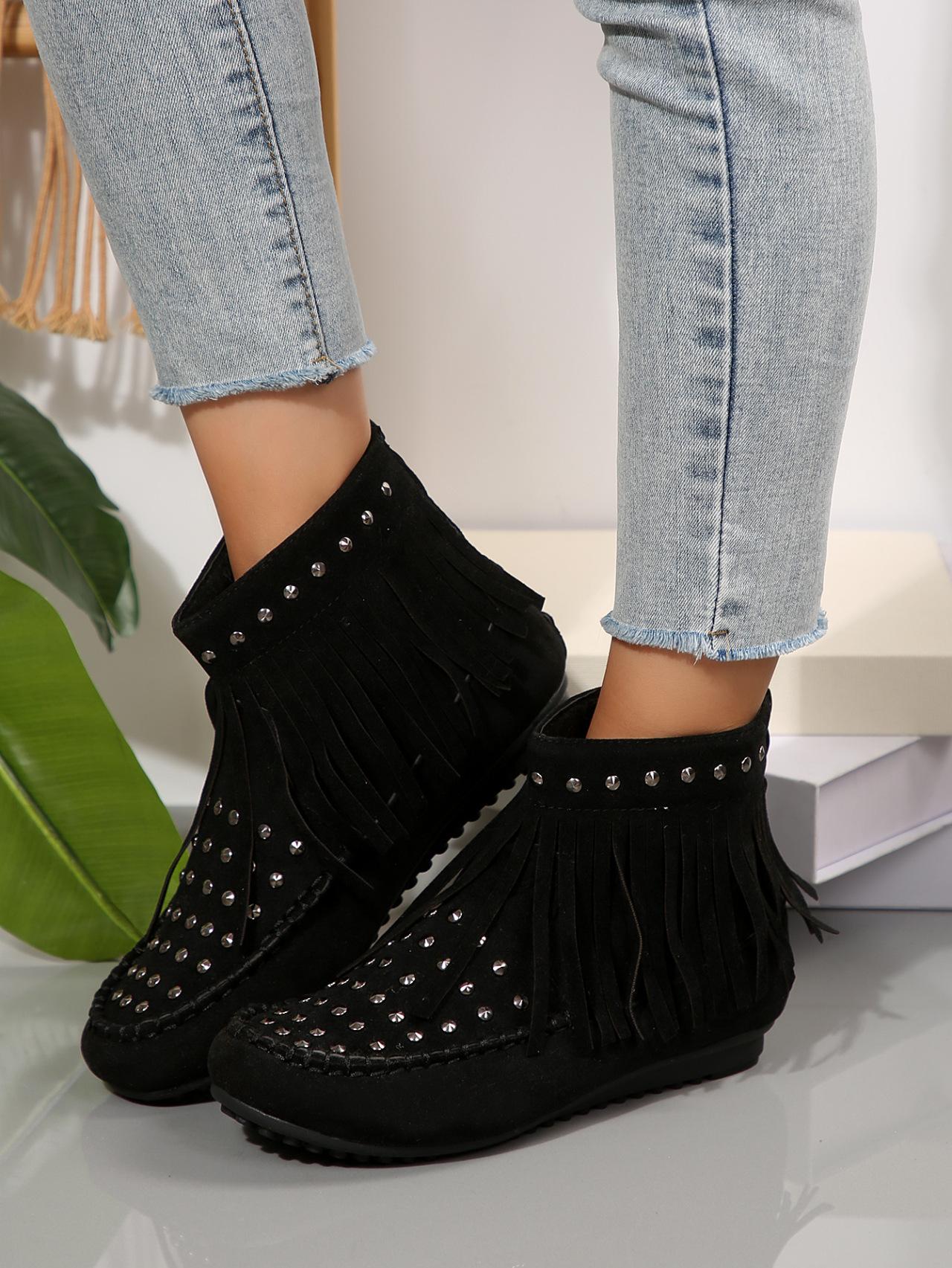 

2025 foreign trade women s boots short boots 2024 autumn and winter new rivets European and American cross-border large-size flat-bottomed fringed bo 43 чорний