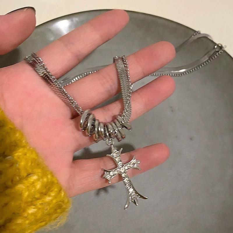 

Sweet Cool Wind~ Double Circle Cross Zircon Necklace Women s Niche Design Accessories Hip Hop Spice Girls Sweater Chain