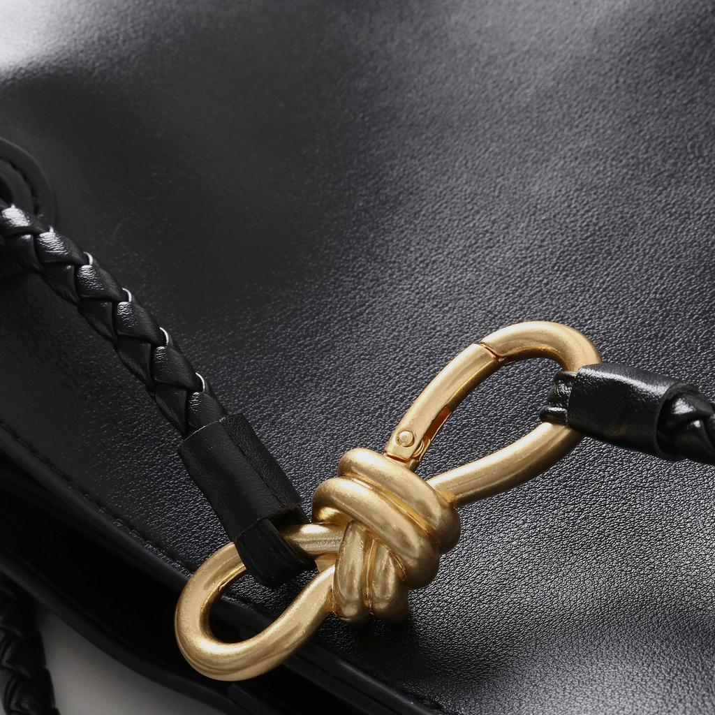 2025 Kabelka z pravé kůže: Vysoce kvalitní hovězí kůže, kovová provazová přezka, všestranná taška přes rameno