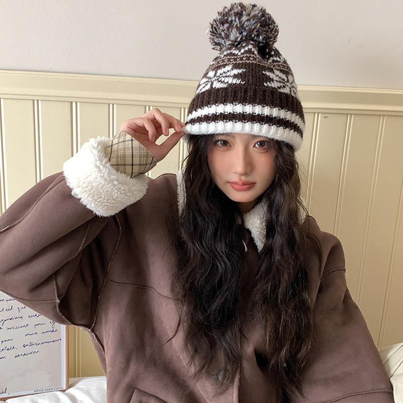 Autumn and Winter Red Christmas Hairball Snowflake Warm Knitted Wool Hat Sweet and Cute Hair Curled Edge Cold Hat