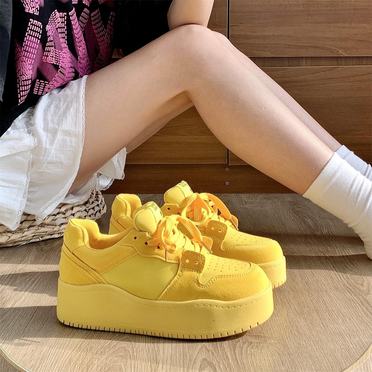 

2024 Жіночі вулканізовані кросівки на шнурівці, на плоскій підошві, студентське повсякденне взуття, потовщена підошва, що збільшує зріст, жіночі вулканізовані кросівки 35 жовтий