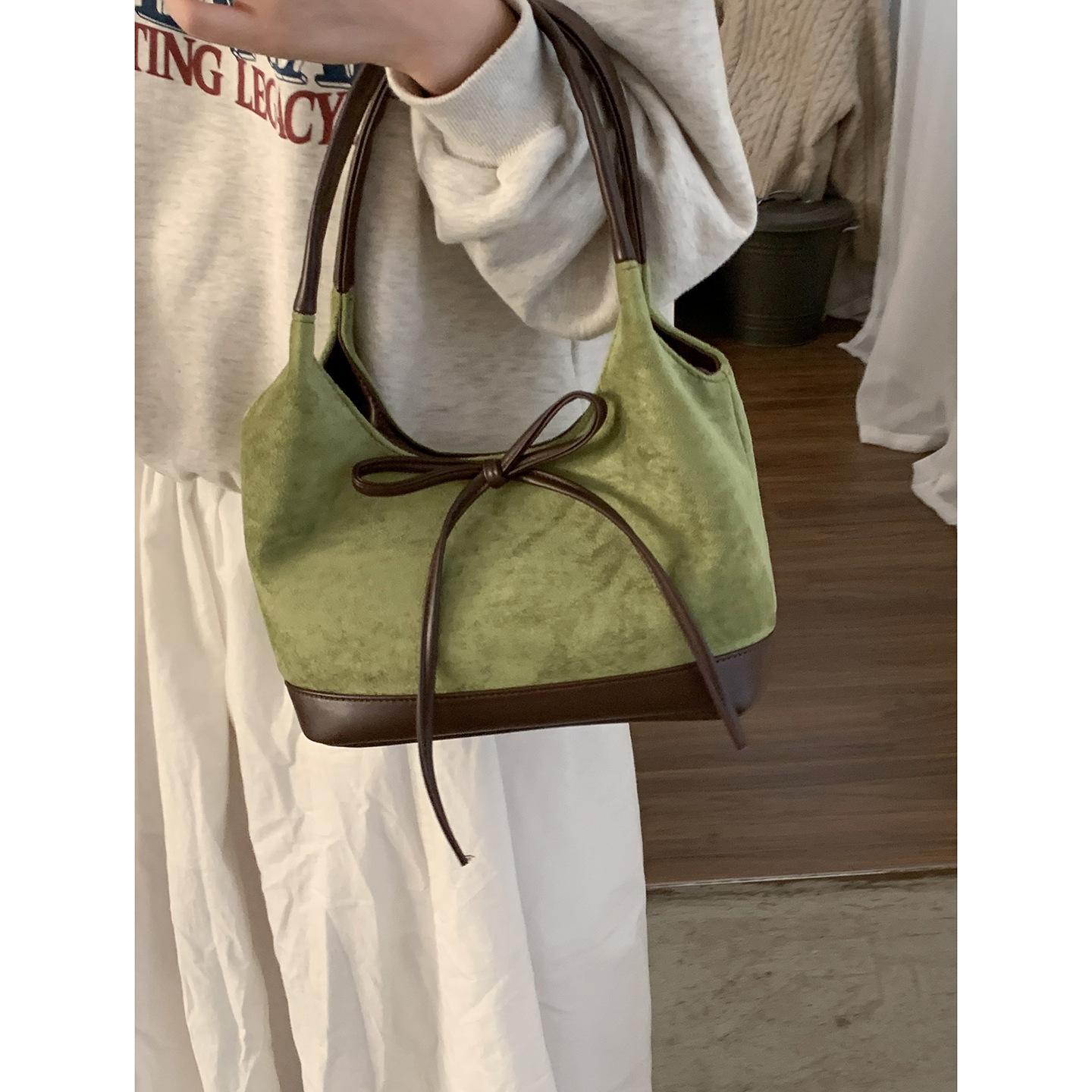 

Vintage premium underarm bag women s commuter bag 2025 new suede bucket bag simple shoulder bag зелёный