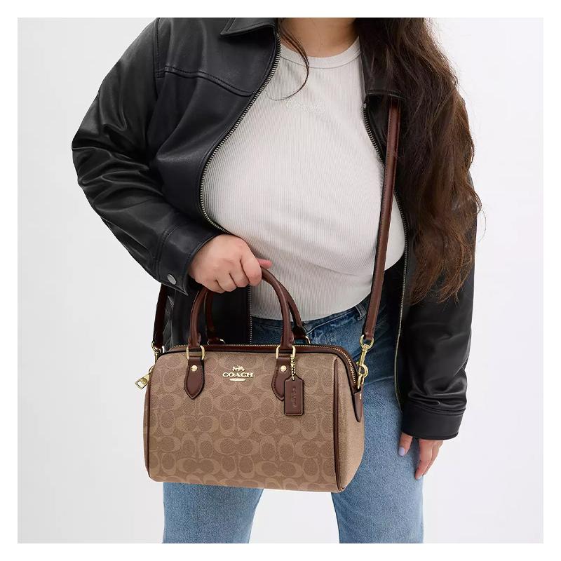Coach Rowan 25 Aufkleber Aufgedruckter Reißverschluss Beschichtetes Canvas Schulter Crossbody Tote Medium Damen Tan und Braun