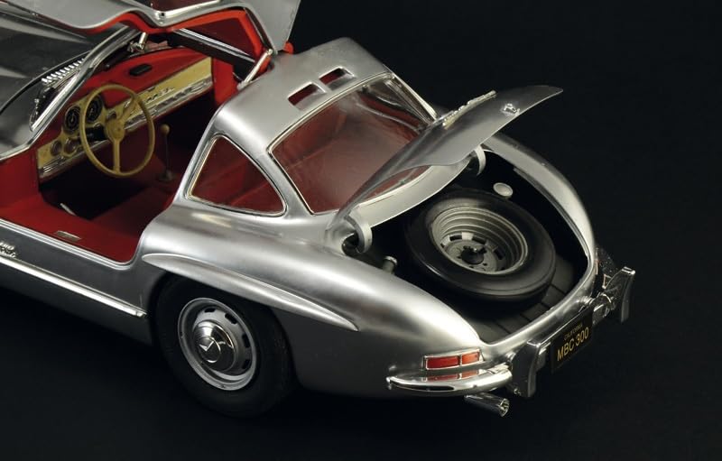Platz Italeri Scale 300 SL Gullwing Plastic Model Kit IT3612 1/16 Mercedes-Benz (Car)