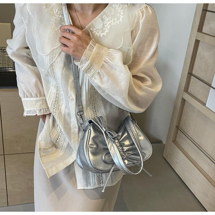 Kleine quadratische Umhängetasche mit Schleife für Damen