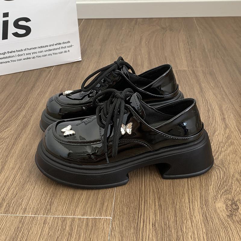 

Круглая универсальная черная платформа в британском стиле, маленькие кожаные туфли женские 2025 года, новая осенняя обувь в стиле ретро на толстом каблуке с юбкой, одинарные туфли 39 чёрный