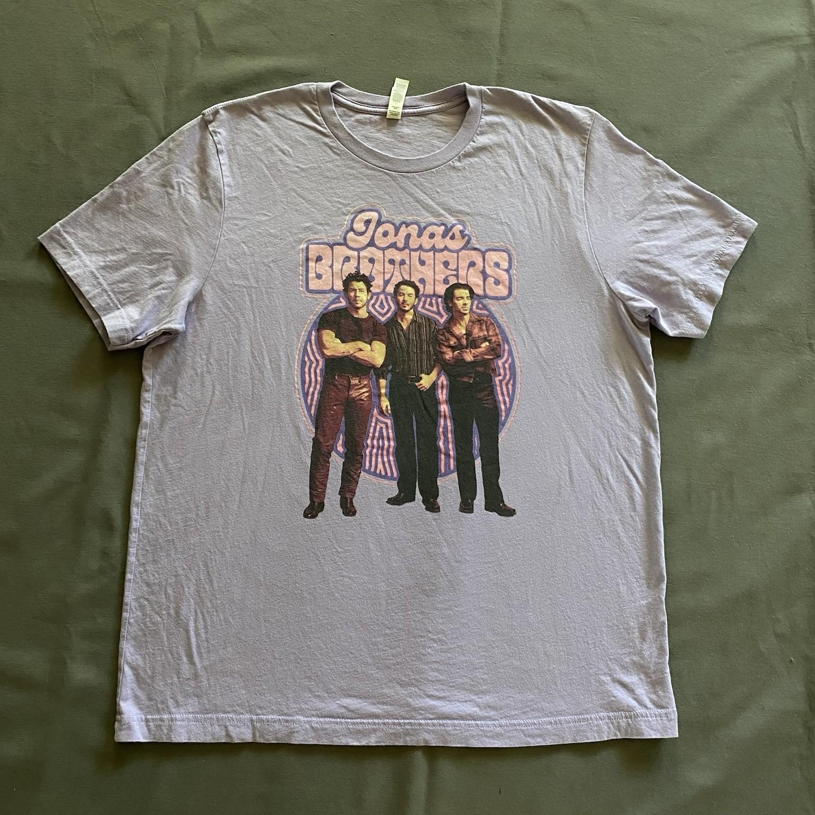 2020s Jonas Brothers T Mens Size XL Light Purple Band Music Pop Unisex T-Shirt XXXL