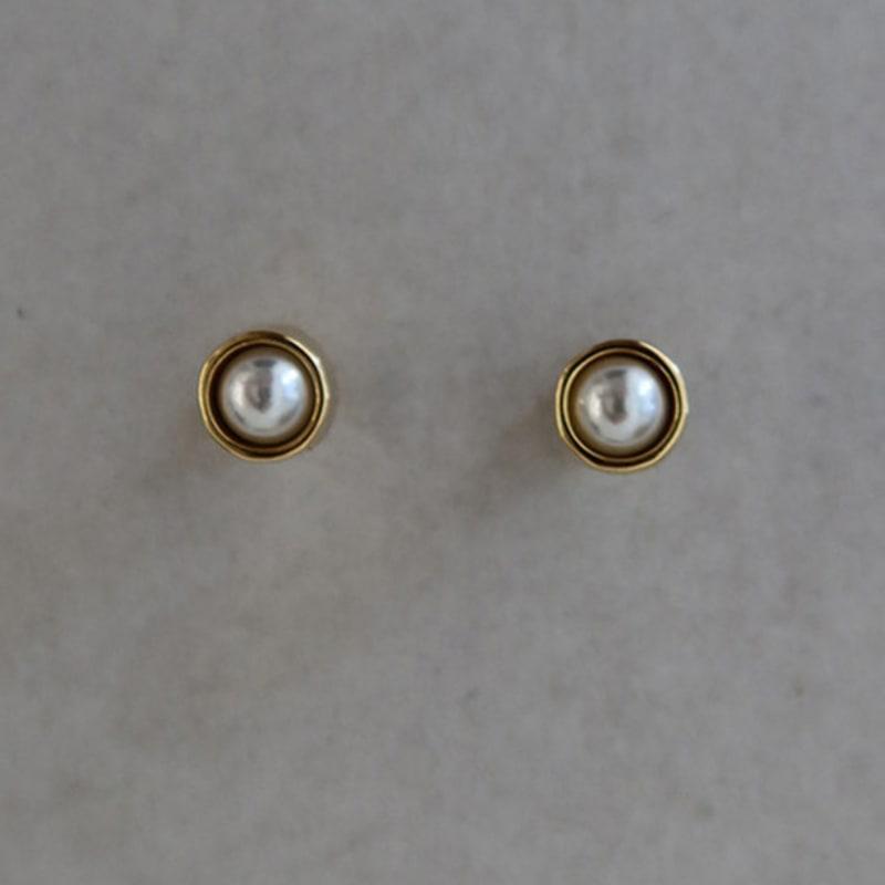 

MIDNIGHT MOMENT soak bezel pearl earring - gold gold