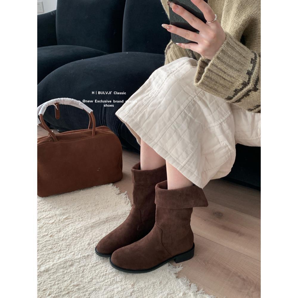 

Short boots women s 2025 Korean version autumn and winter new retro versatile wide tube short boots flat-bottomed suede Martin boots 39 коричневый