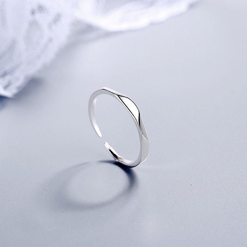 

Lindon стильное регулируемое открытое кольцо в форме волны Мебиуса для женщин, модное украшение для свадьбы, помолвки Resizable