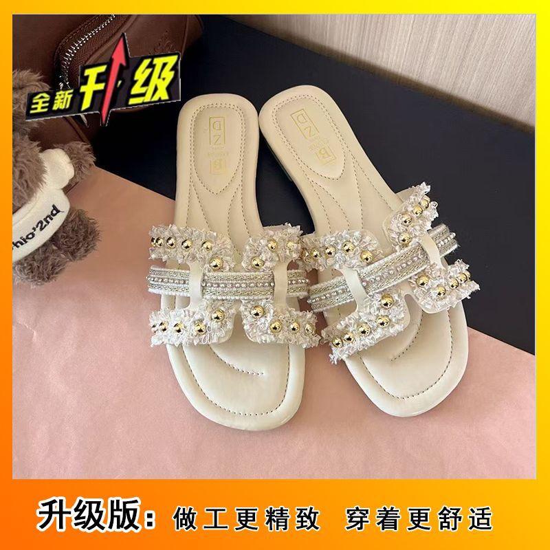 Versatile lightweight flat-bottomed open-toed pearl one-word slippers French small fragrant cool slippers women's summer out 2025 new models