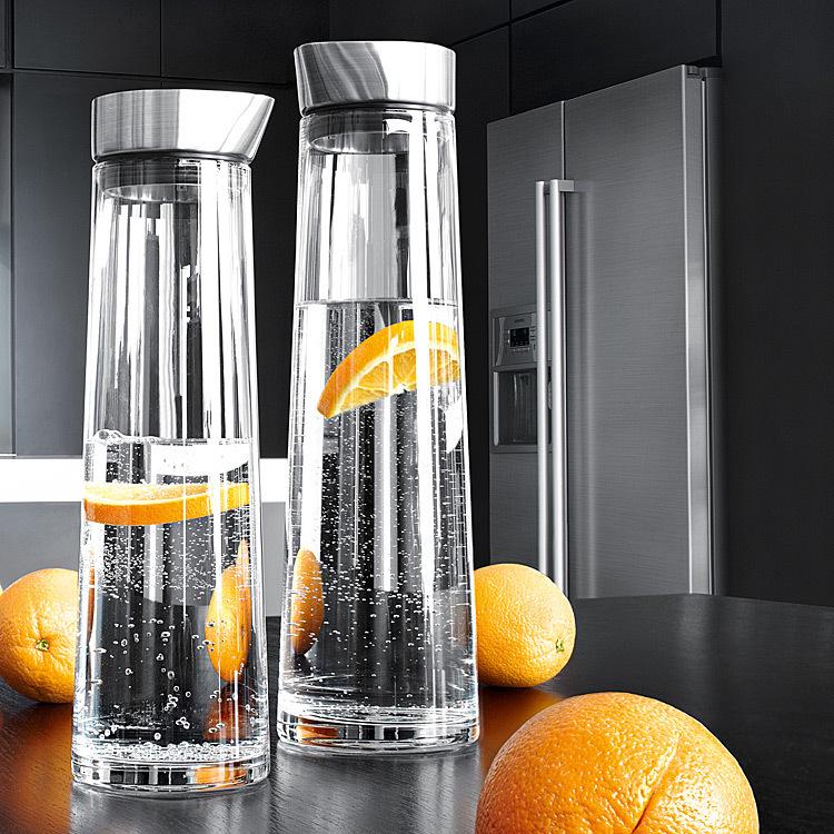 Large Transparent Borosilicate Glass Pitcher for Cold Drinks