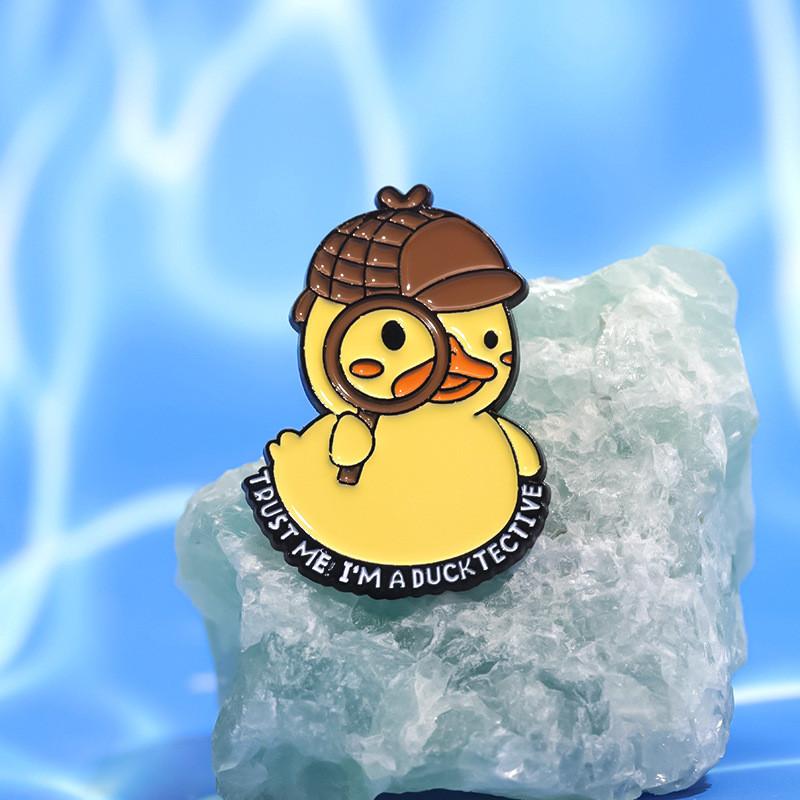 Delightful Cartoon Duck Brooch Colorful Gold Alloy Pin Perfect For Summer Accessories