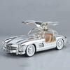 Nové 1:Miniaturní model retro auta 300SL z hliníkové slitiny v měřítku 1:24, otevíratelné 4 dveře, zvukové a světelné efekty, dárek ke Dni dětí