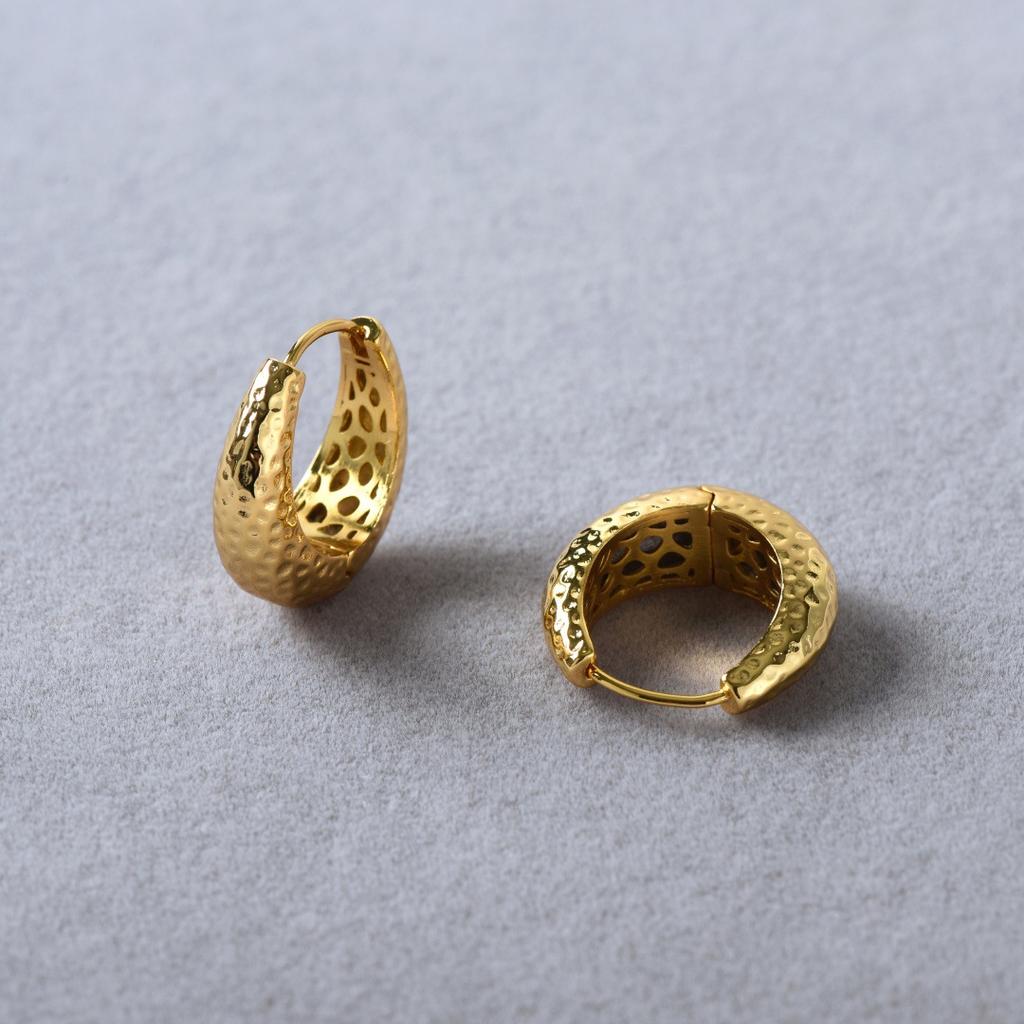 Personality Light Luxury Metal Style Texture Ear Buckle Niche Design Temperament Versatile Fashion Commuting Must Enter Earrings