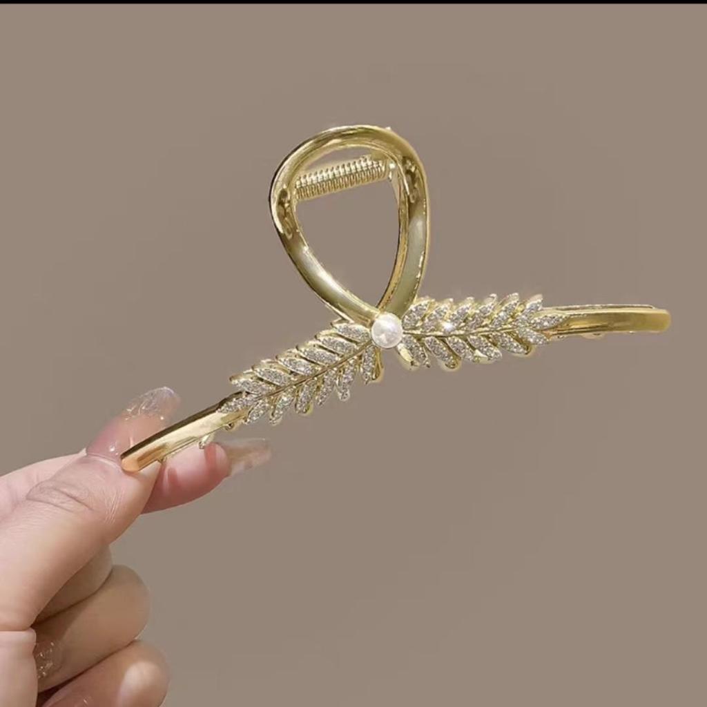Premium Metal Shark Hair Clip for Women - Large Summer Headdress Hairpin, Unique Design
