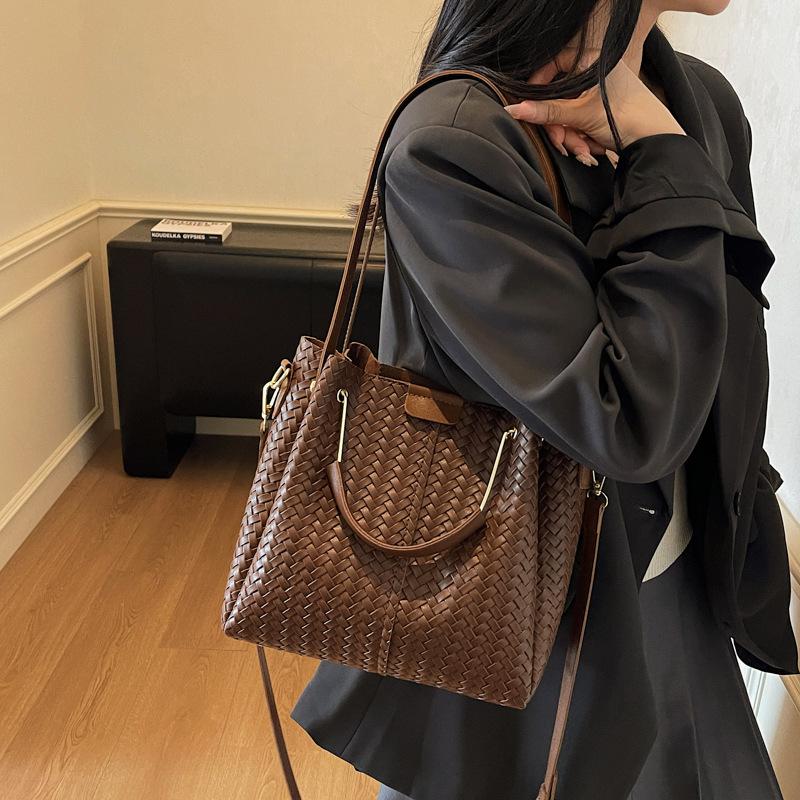Bag Women's Retro Work Commuter Tote Bag 2025 New Woven Shoulder Messenger Bag Versatile Underarm Bag