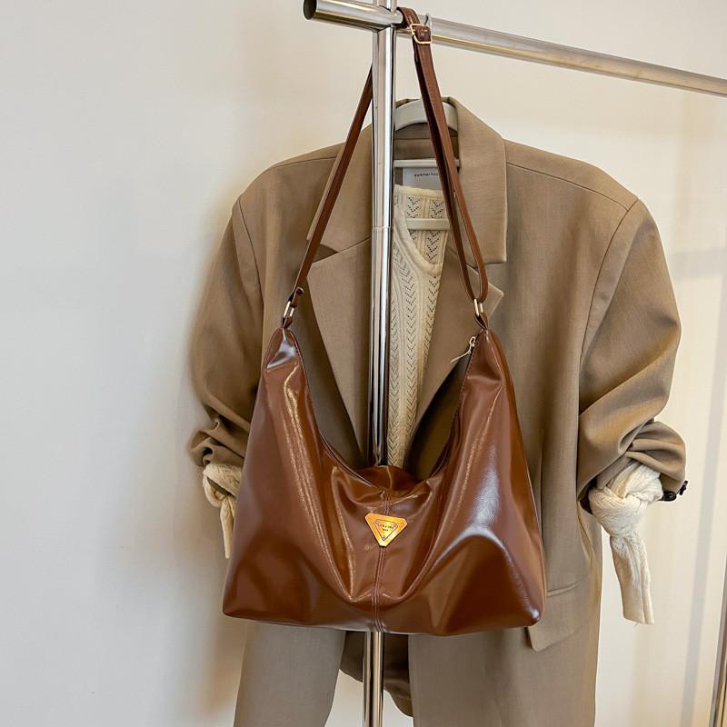 

Chic Urban Simple Tote Bag For Women With Large Capacity And Style Relaxed Without Pendant коричневый