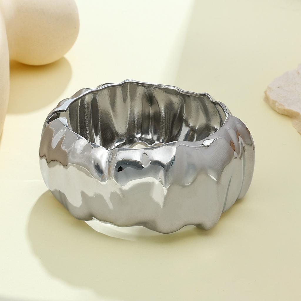 Irregular pleated metal bracelet, high-end texture bracelet, jewelry, opening trend light luxury jewelry