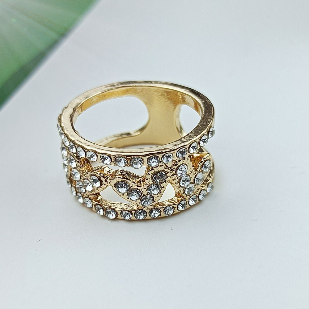 

Мода Темперамент Металл Элегантный Сердце Квадратный Шарф Пряжка Жемчужная Шаль Пряжка Женщины Броши A