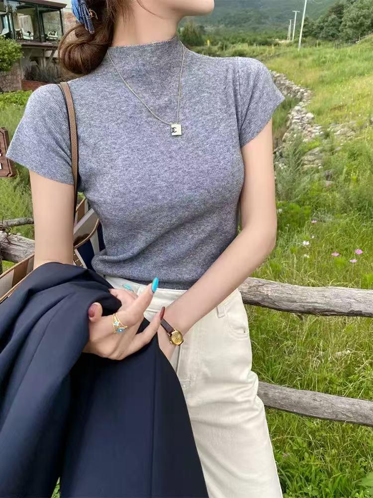 

Мягкая трикотажная футболка с полувысоким воротником: Женская приталенная футболка с коротким рукавом, идеально подходит для весны и осени. One Size