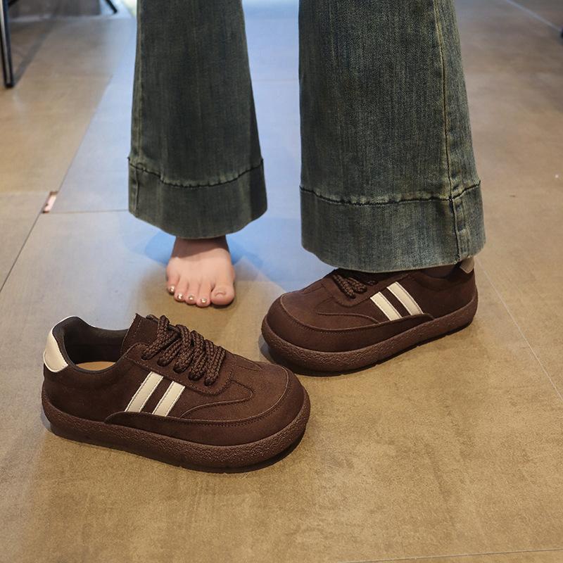 Yang Mi hat die gleichen beliebten deutschen Trainingsschuhe für Damen Herbst 2025 neu vielseitige Retro-Brot-Schuhe lässige Sport-Board-Schuhe