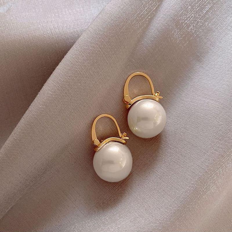 New Cute Pearl Studs Hoop Earrings for Women Gold Eardrop Minimalist Tiny Huggies Hoops Wedding Fashion Jewelry